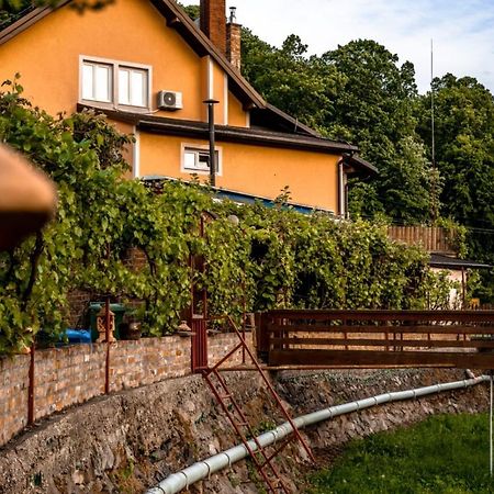 Restoran I Prenociste Egghus Hotel Nasice Екстериор снимка