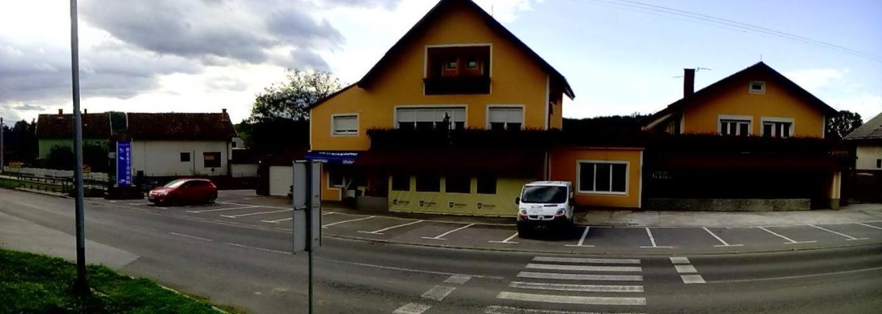 Restoran I Prenociste Egghus Hotel Nasice Екстериор снимка