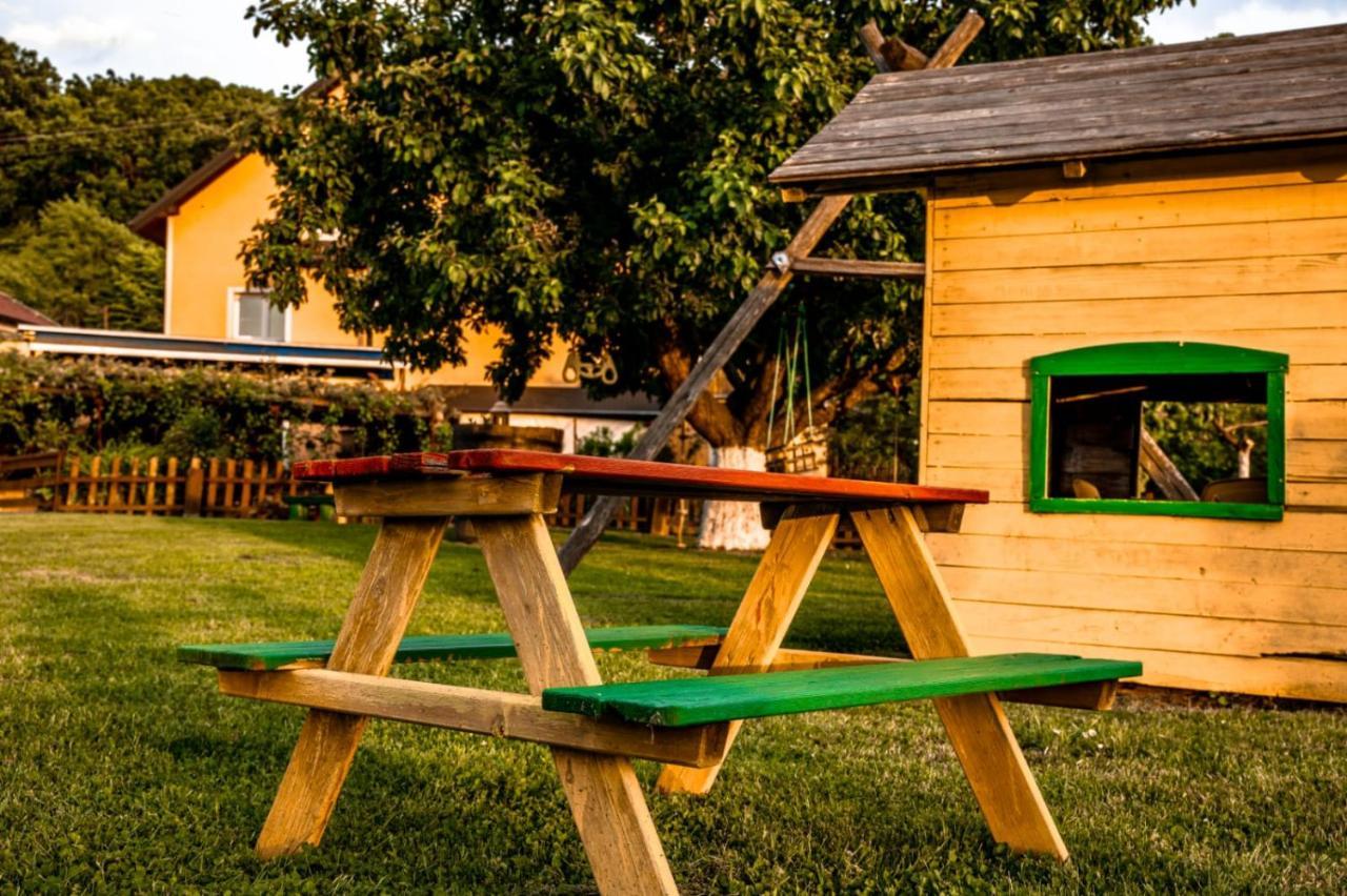 Restoran I Prenociste Egghus Hotel Nasice Екстериор снимка