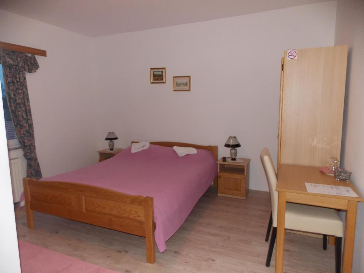 Restoran I Prenociste Egghus Hotel Nasice Екстериор снимка