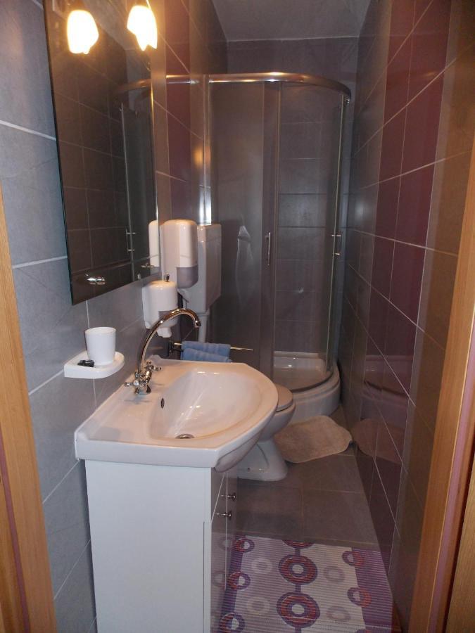 Restoran I Prenociste Egghus Hotel Nasice Екстериор снимка