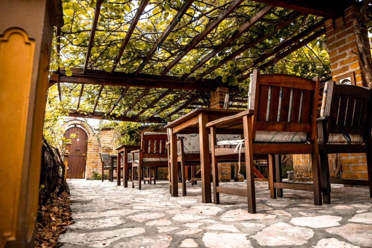 Restoran I Prenociste Egghus Hotel Nasice Екстериор снимка