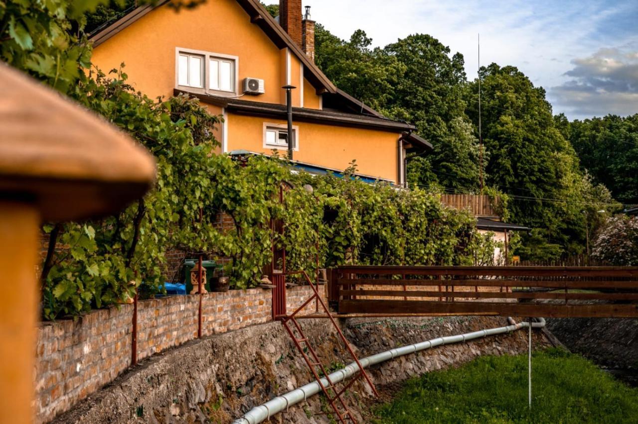 Restoran I Prenociste Egghus Hotel Nasice Екстериор снимка